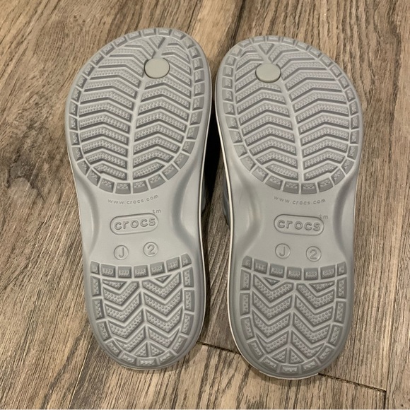 Crocs Grey Flip Flops Children’s J 2 Unisex water shoes sandals Summer - Picture 7 of 8